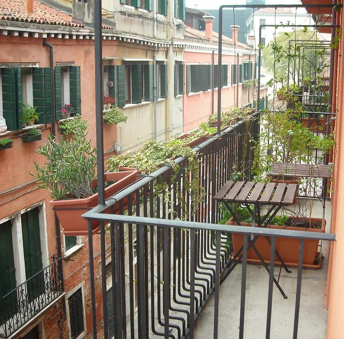 Guesthouse Alloggi Agli Artisti Velence Vendégház